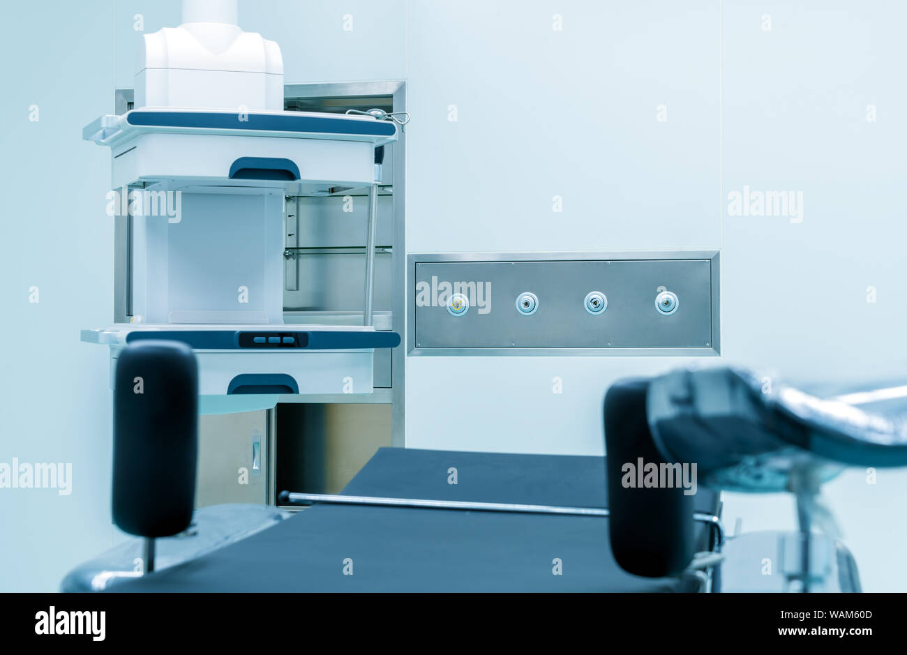 L'équipement moderne en salle d'opération. Dispositifs médicaux pour la neurochirurgie. Contexte Banque D'Images