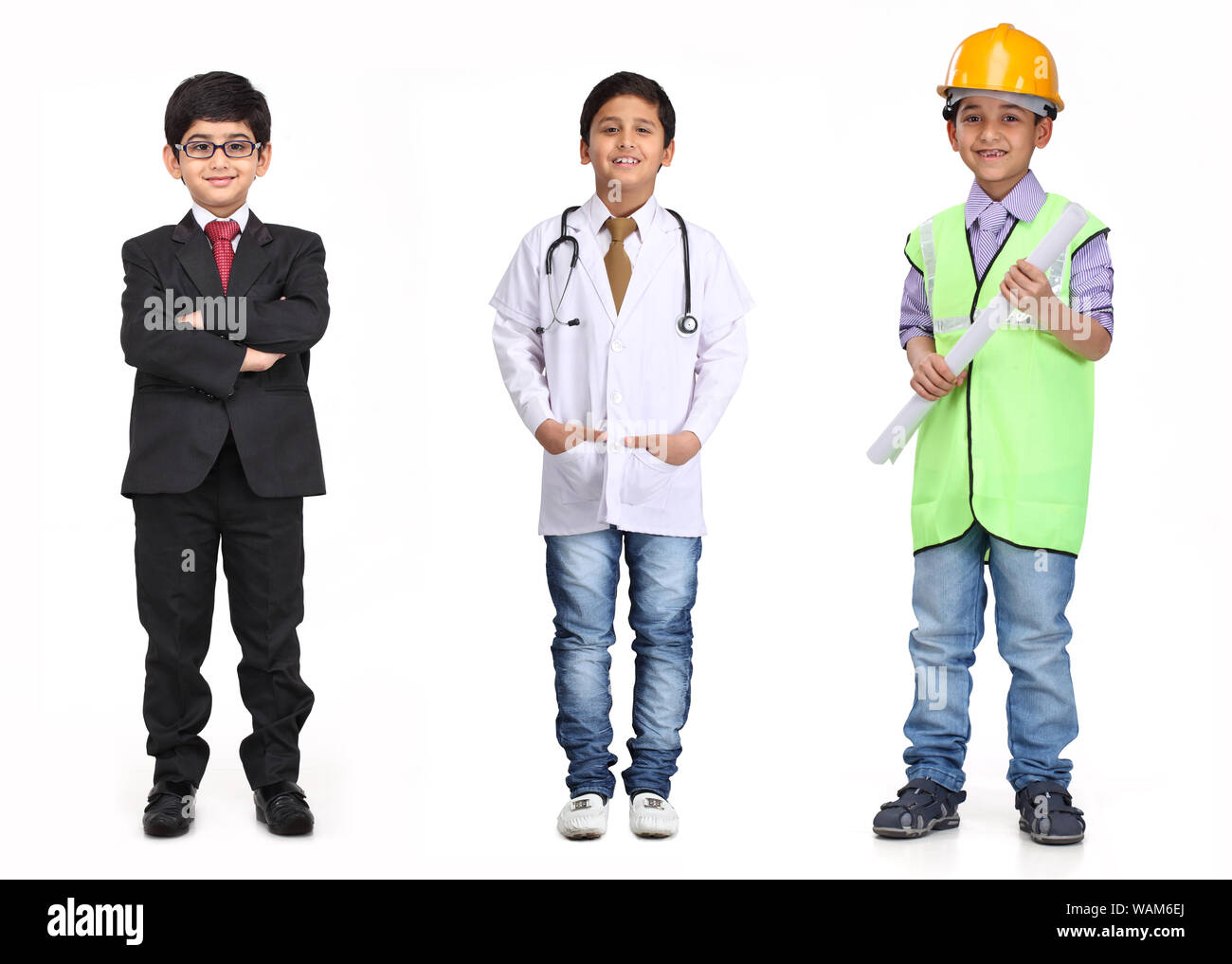 Un enfant imitant différentes professions Banque D'Images