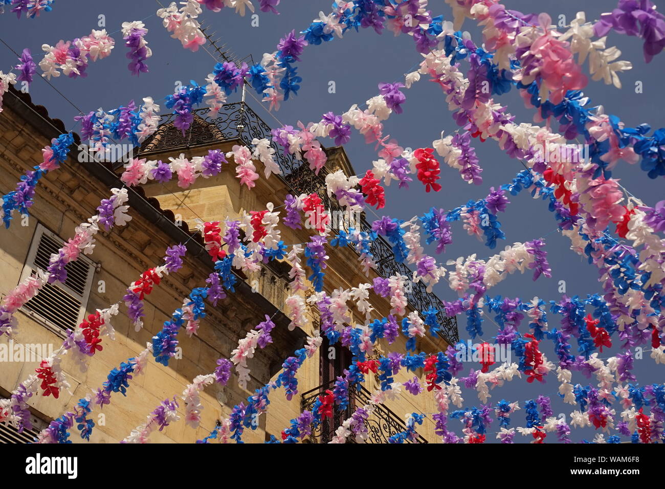 Festival de pourpre décorations église française Banque D'Images