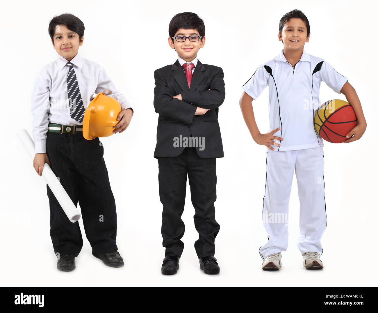 Un enfant imitant différentes professions Banque D'Images