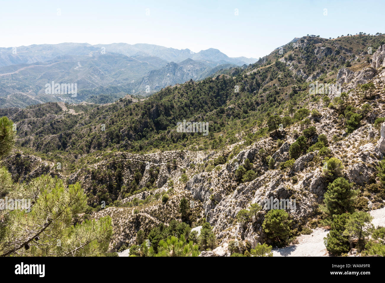 Vue panoramique du parc naturel des Sierras de Tejeda, Almijara y Alhama, en Andalousie, espagne. Banque D'Images