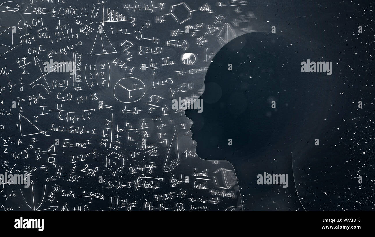 Silhouette féminine avec des formules physico-mathématique et l'univers Banque D'Images