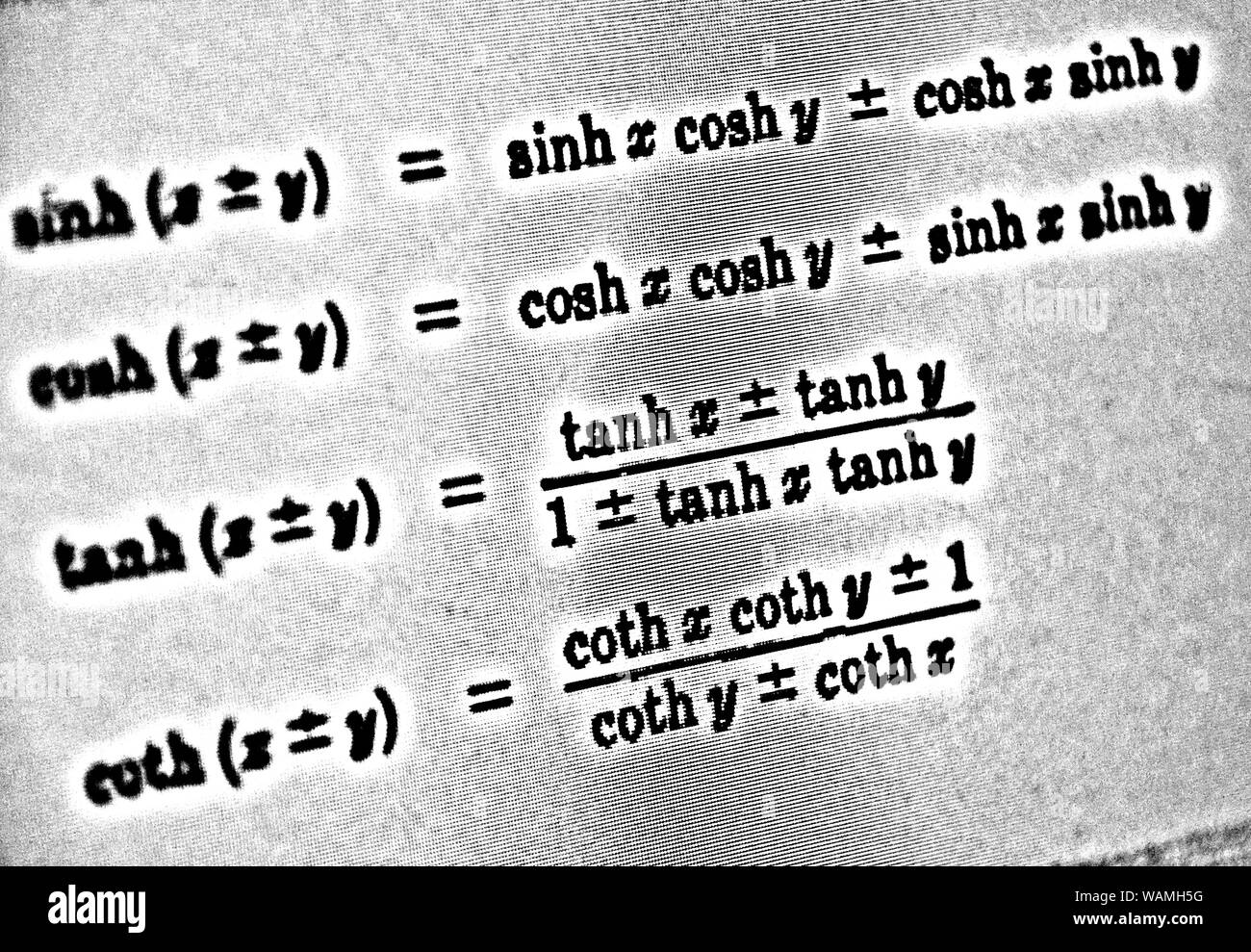 Grand nombre de formules mathématiques sur fond blanc HDR Banque D'Images