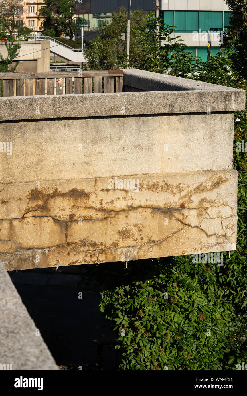 Ce rare pont, construit en style cubistic, était fermé pour les voitures et les tramways en janvier 2018. Il a été rouvert après six semaines, lorsque la construction company h Banque D'Images