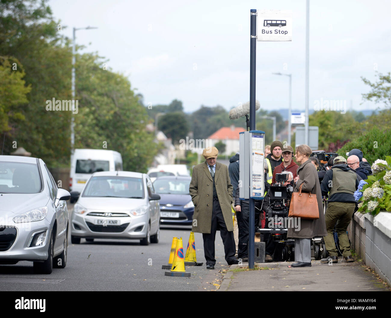 Johnstone Renfrewshire, en Écosse, le 21 août 2019. Oscar gagnant Glenda Jackson sur le plateau tournage Elizabeth est manquant d'un drame de la BBC. Dans son premier rôle à l'écran pendant 25 ans Jackson joue une victime de la démence de Maud. Crédit : Chris McNulty/Alamy Live News Banque D'Images