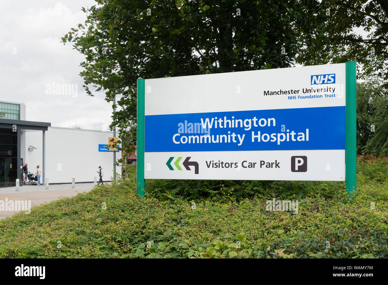 La signalisation pour Withington Community Hospital situé dans le sud de Manchester, Royaume-Uni. Banque D'Images