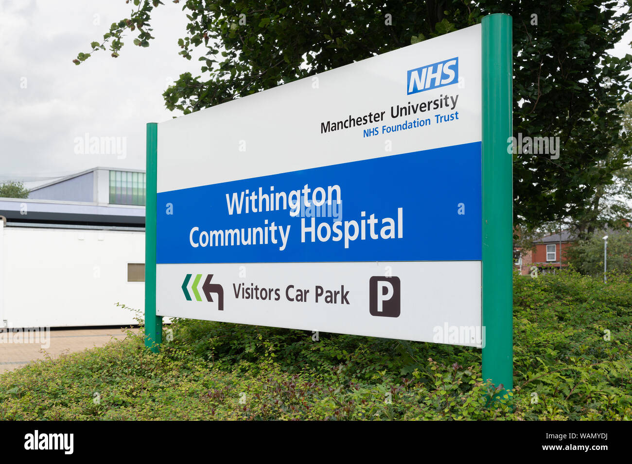 La signalisation pour Withington Community Hospital situé dans le sud de Manchester, Royaume-Uni. Banque D'Images
