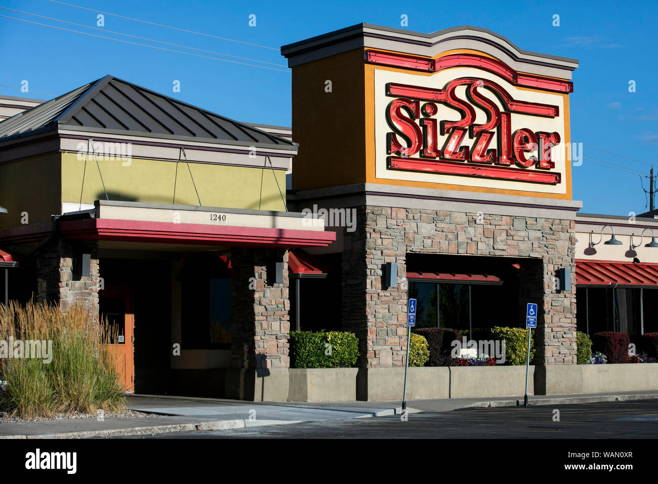 Un logo affiche à l'extérieur d'un emplacement restaurant Sizzler à Orem, Utah le 29 juillet 2019. Banque D'Images