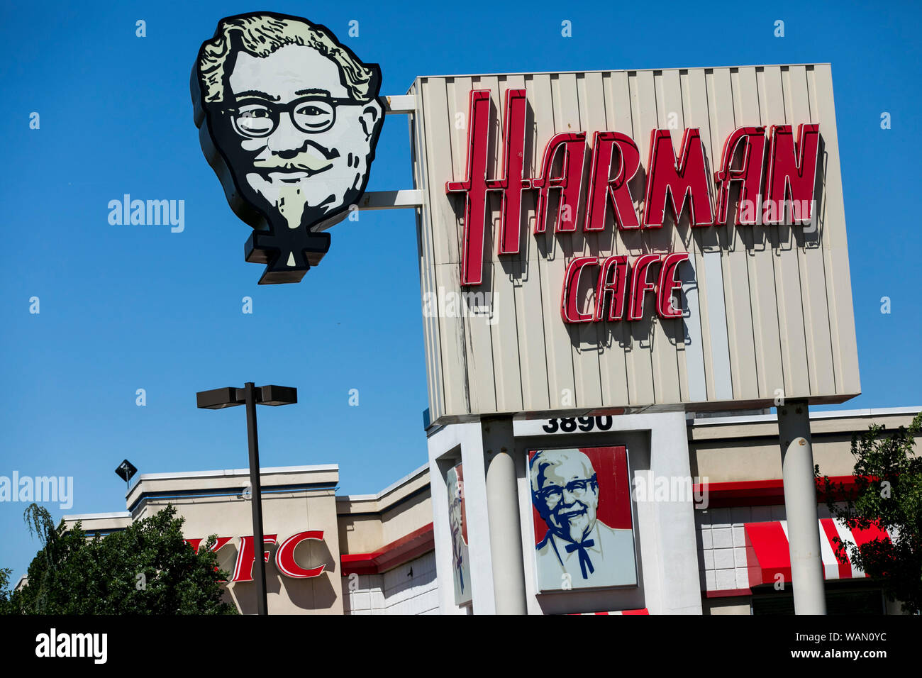 Un logo Cafe Harlan enseigne à l'extérieur de la première Kentucky Fried Chicken (KFC) franchise à Salt Lake City, Utah le 30 juillet 2019. Banque D'Images