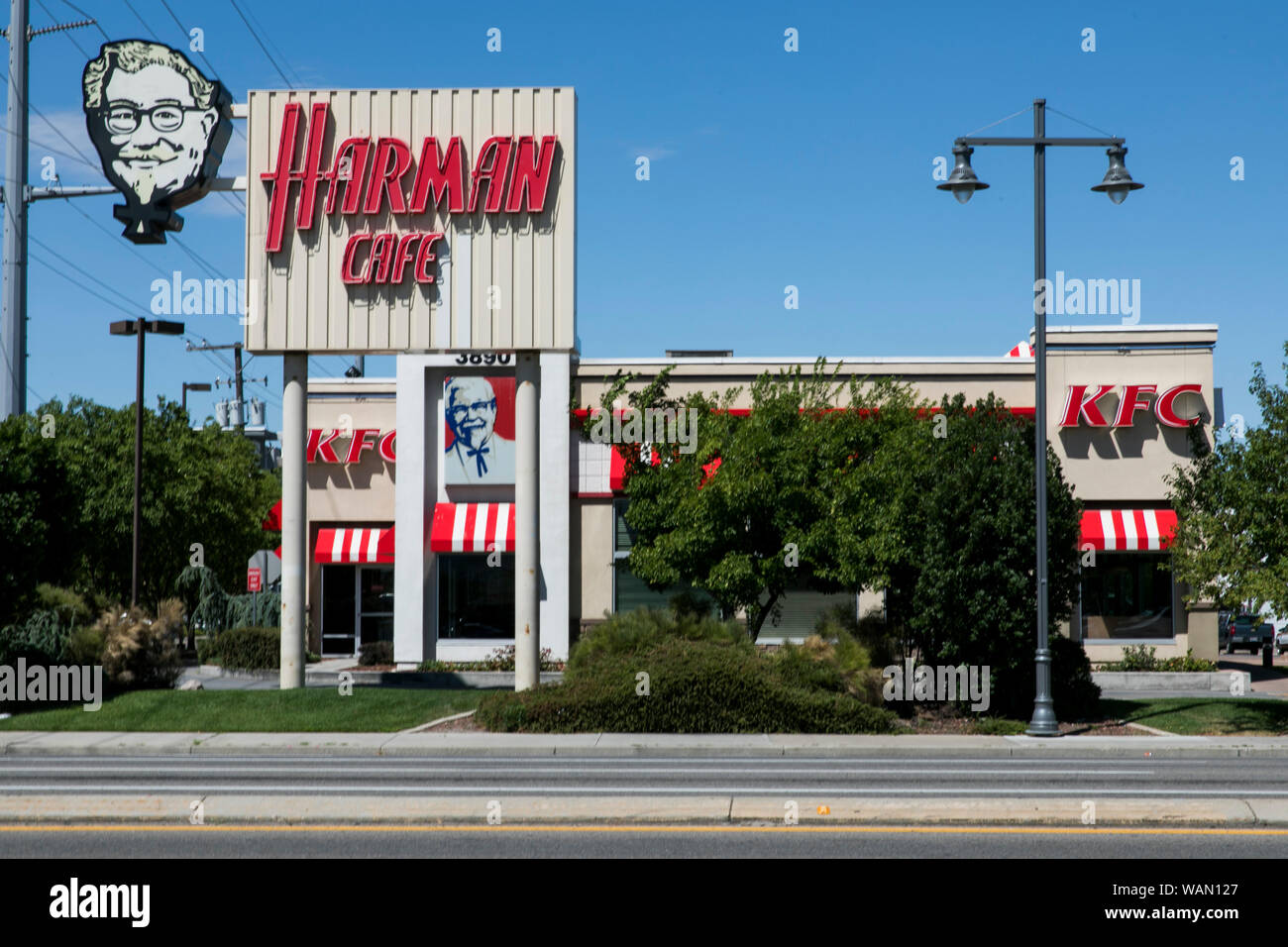 Un logo Cafe Harlan enseigne à l'extérieur de la première Kentucky Fried Chicken (KFC) franchise à Salt Lake City, Utah le 30 juillet 2019. Banque D'Images