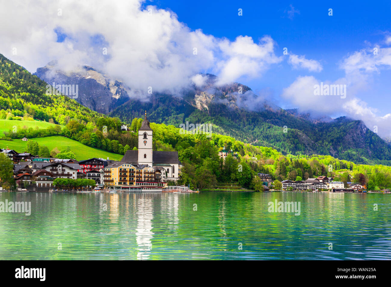 Sankt Wolfgang magnifique village et lac,Autriche. Banque D'Images