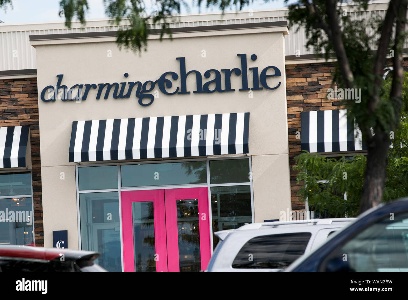 Un logo et 'store' les panneaux de clôture à l'extérieur d'un charmant Charlie store à Orem, Utah le 29 juillet 2019. Banque D'Images