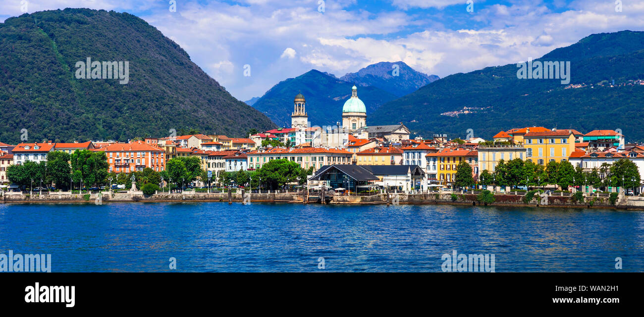 Vue impressionnante sur le Lac Majeur,village,Verbania Intra,Italie. Banque D'Images