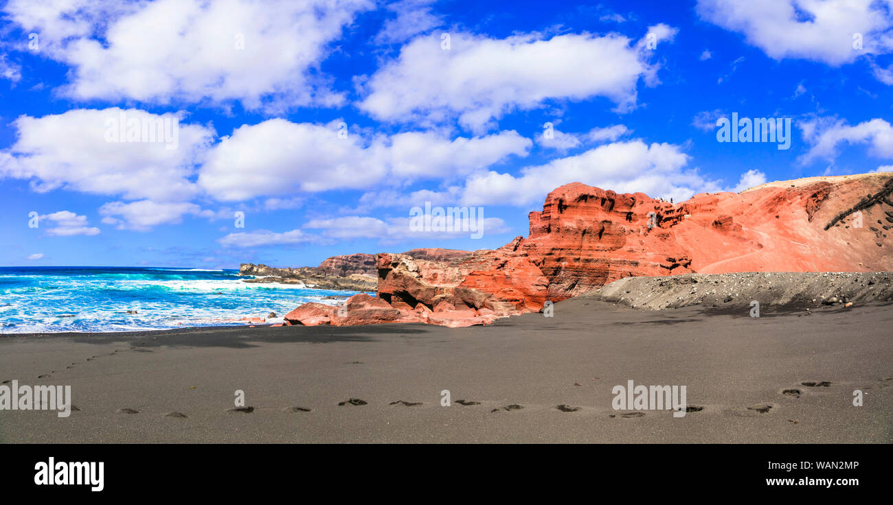 Îles Canaries. L'île volcanique de Lanzarote panoramique avec vue impressionnante sur la mer paysage. Plage d'El Golfo Banque D'Images