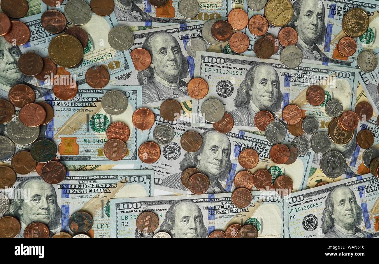 Washington, DC, USA. 20e Août, 2019. Les billets et pièces en dollars américains sont organisés pour une photographie à Washington, DC, États-Unis, le 20 août 2019. Credit : Liu Jie/Xinhua/Alamy Live News Banque D'Images