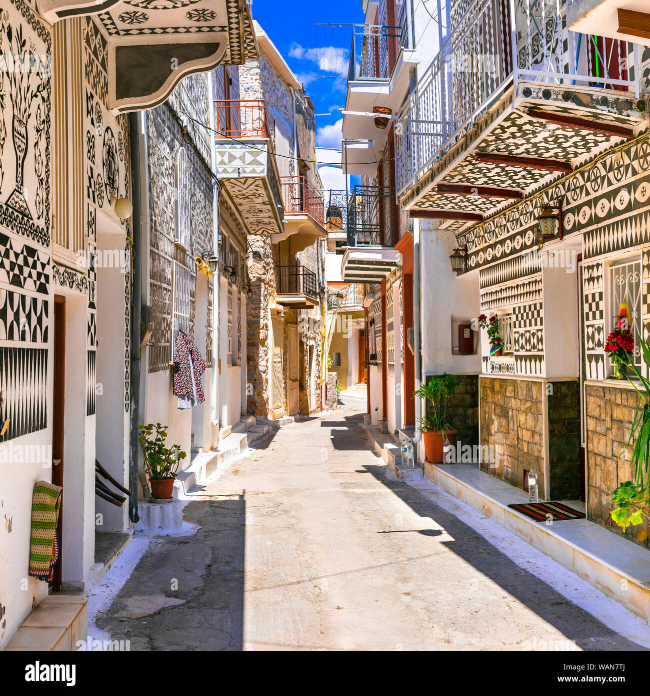Vieilles rues du village de Pyrgi traditionnel,l'île de Chios, Grèce Banque D'Images