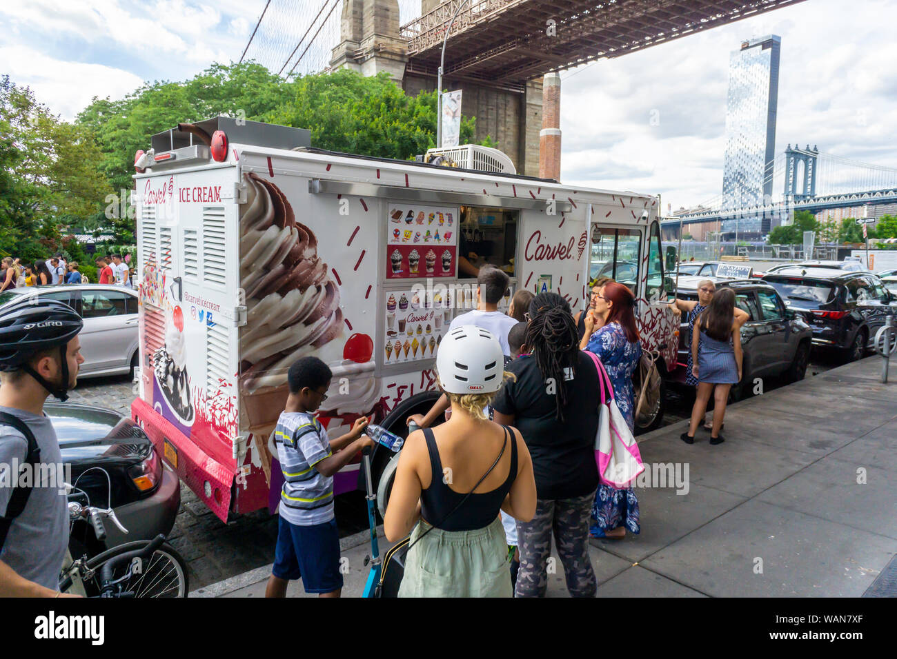 Une marque de crème glacée molle, Carvel camion dans le quartier de Brooklyn Dumbo dimanche à New York, le 11 août 2019. (© Richard B. Levine) Banque D'Images