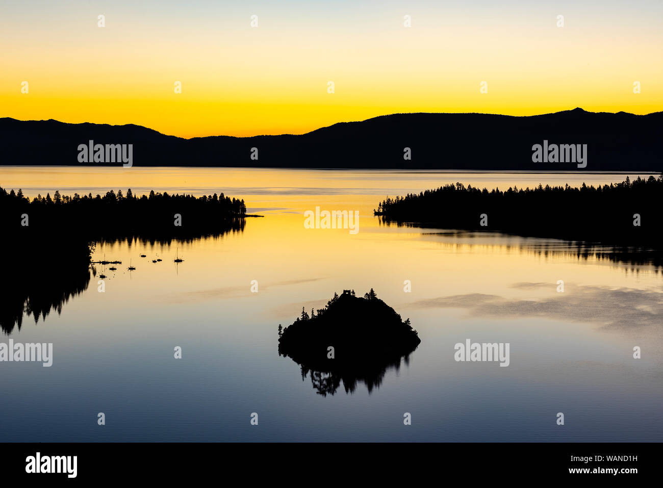 Emerald Bay State Park reflets dans le lac Tahoe Banque D'Images