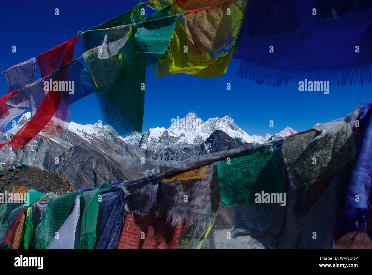 L'image de fichier en date du 24/09/2007 du sommet de l'Everest (centre de pointe) au Népal. Le 29 mai est la date anniversaire de la première ascension de la montagne Banque D'Images