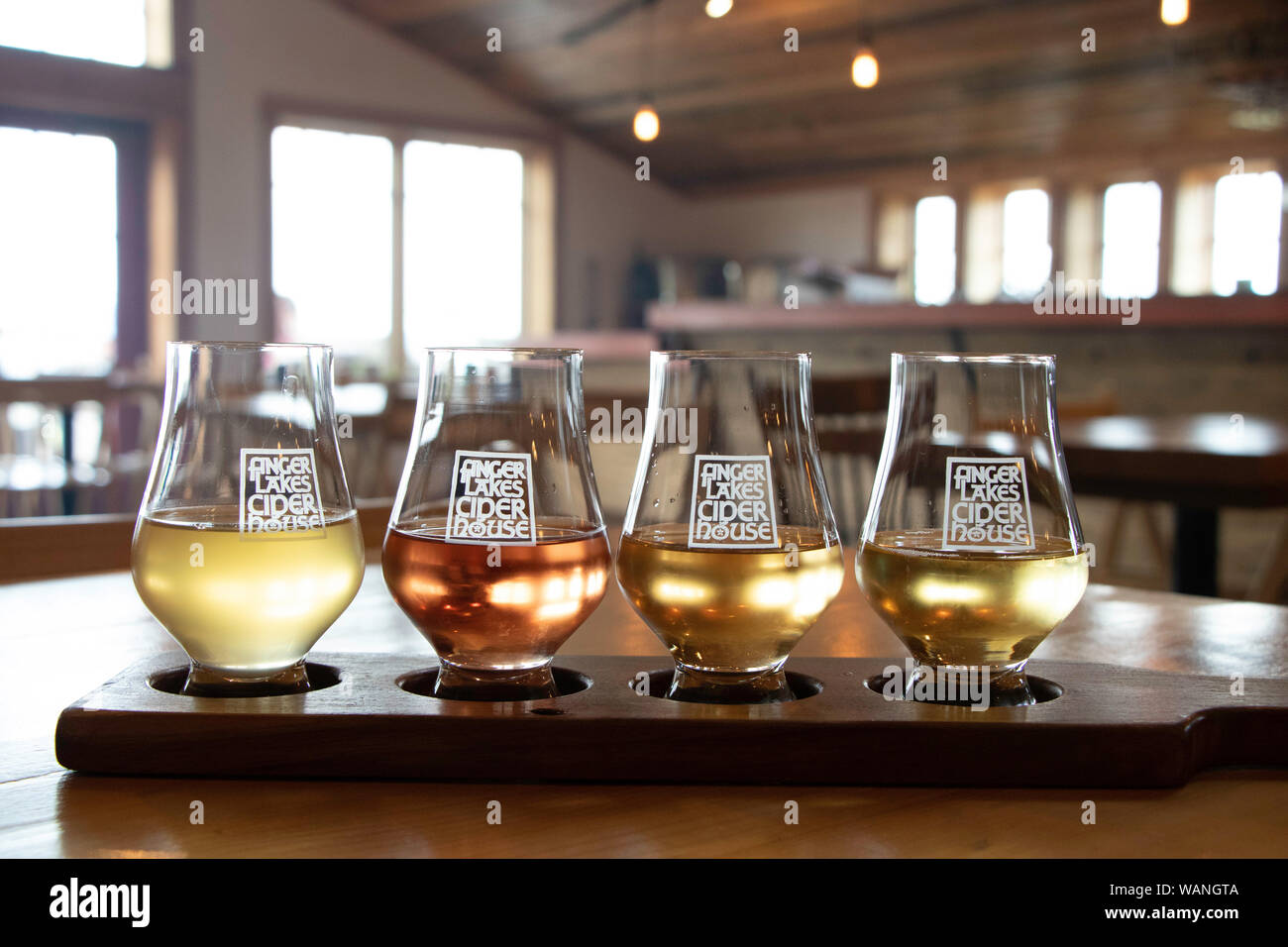 Dégustation De Cidres Durs À Finger Lakes Cider House - Interlaken, État De New York, États-Unis : 30 Juillet 2019 Banque D'Images