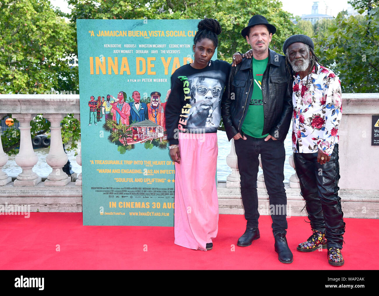 Jah9, Peter Webber et Winston McAnuff arrivant pour l'UK premiere d'Inna de Yard, sur le film de clôture du Film4 Summer Screen at Somerset House, Londres. Banque D'Images