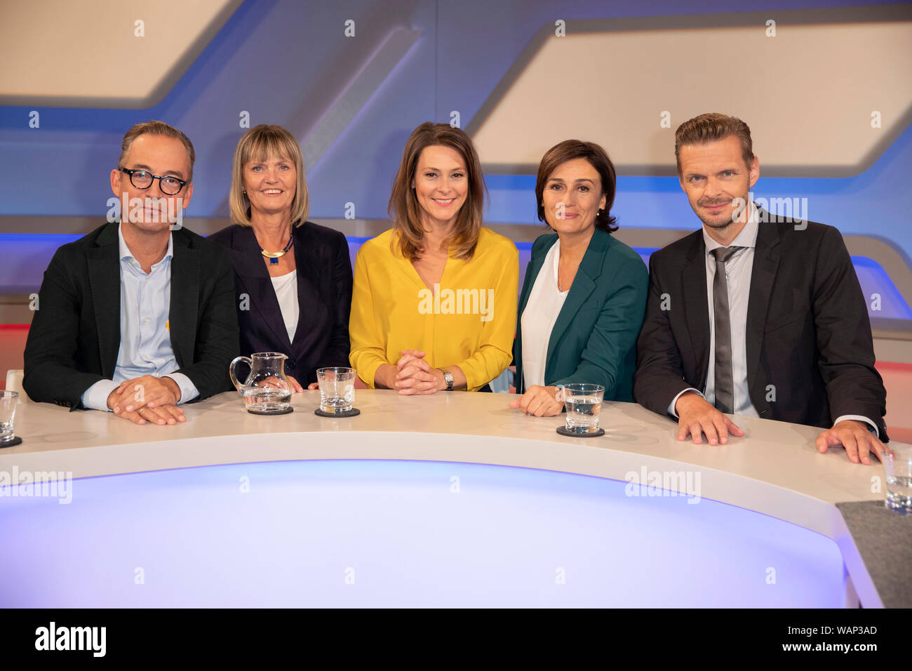 Jan Fleischhauer, Cornelia Kupsch, Anja Reschke, Sandra Maischberger und Florian Schroeder dans der ARD-émission-aischberger «.die woche' im WDR Stu Banque D'Images