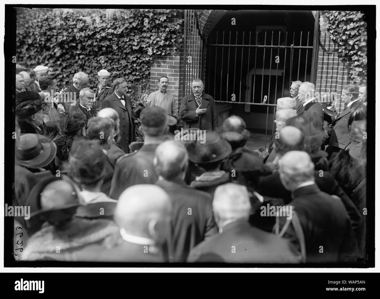 DODGE, COL. HARRISON. Le surint. De MOUNT VERNON. Tête À GAUCHE DANS OUVERT PORTE DE TOMBEAU DE WASHINGTON Banque D'Images