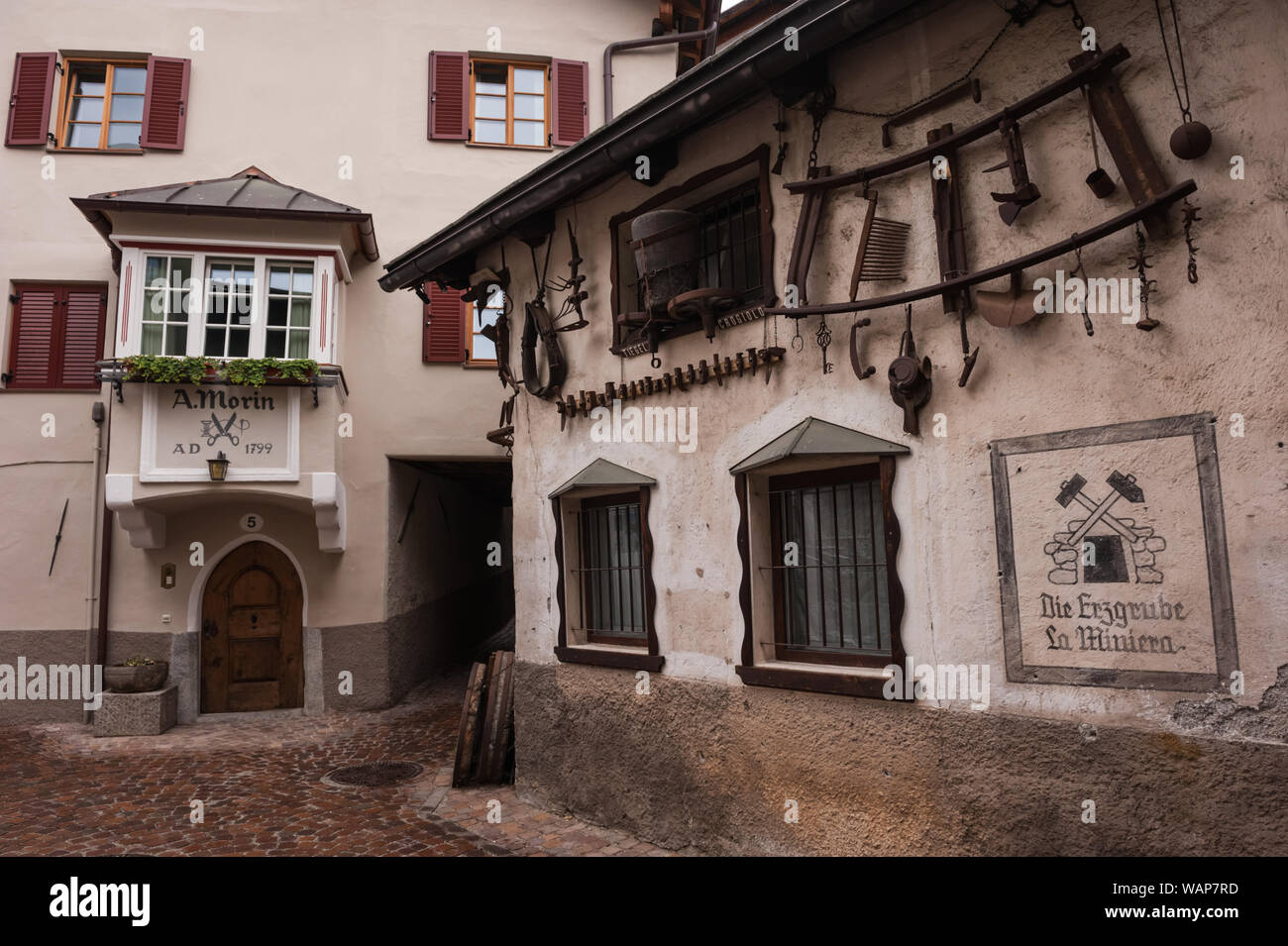 Le Château de Branzoll au Tyrol du Sud, Italie et ses environs, y compris Chiusa (allemand : Klauzen) Banque D'Images