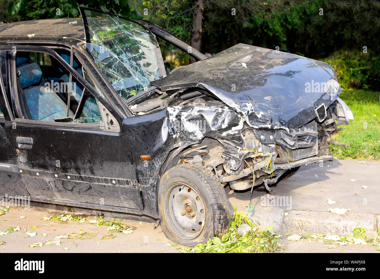 Accident de voiture mortel avec collision frontale Banque D'Images
