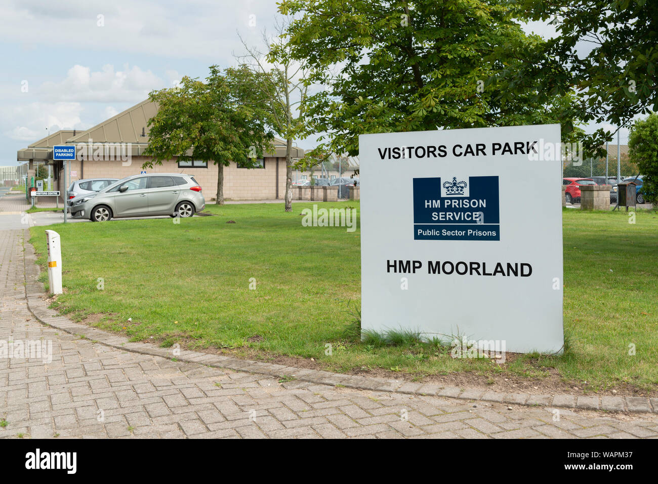 La signalisation pour HMP & YOI Moorland prison de Hatfield Woodhouse près de Doncaster, dans le Yorkshire, UK. Banque D'Images