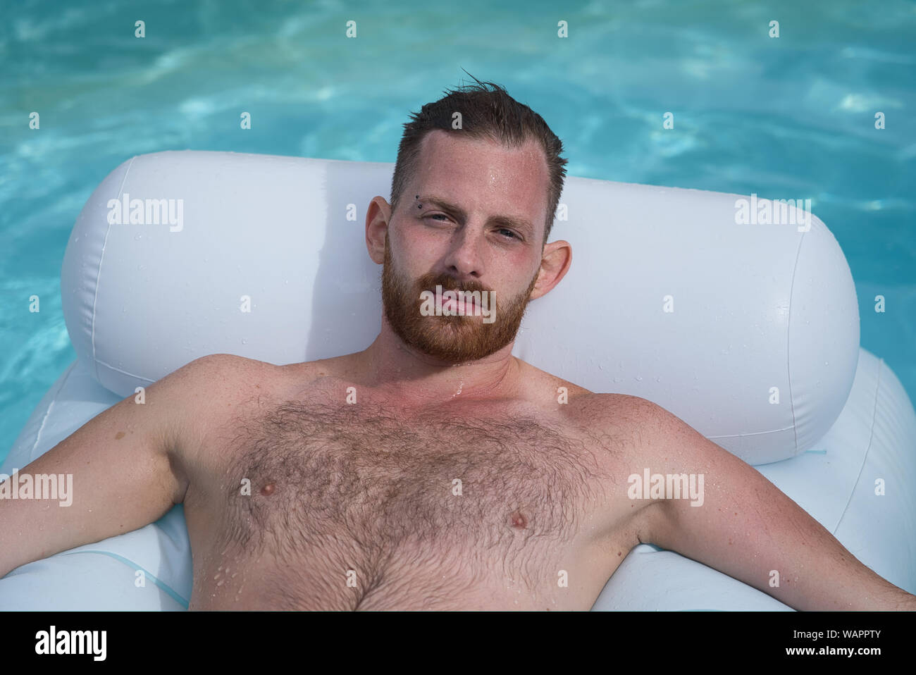 Une barbe rouge jeune modèle masculin portrait Banque D'Images