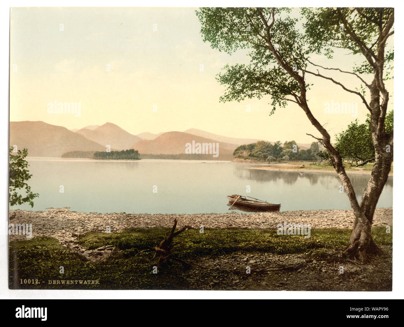 Derwentwater, Scarfclose Bay, Lake District, Angleterre ; impression no. 10012. ; fait partie de : vues sur les îles Britanniques, dans la collection imprimée. Photochrom ; plus d'informations sur l'impression Photochrom Collection est disponible à l'http://hdl.loc.gov/loc.pnp/pp.pgz ; Titre de la Detroit Publishing Co., catalogue J-section étrangère, Detroit, Michigan : Detroit Publishing Company, 1905. Banque D'Images