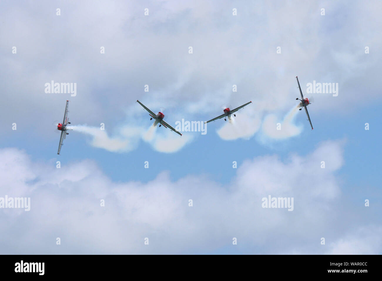 Les lames, l'équipe de démonstration aérienne effectuer cette cascade d'angle varié pour les foules au salon international de l'Eastbourne en août 2019. Vu l'équipe de front. Banque D'Images