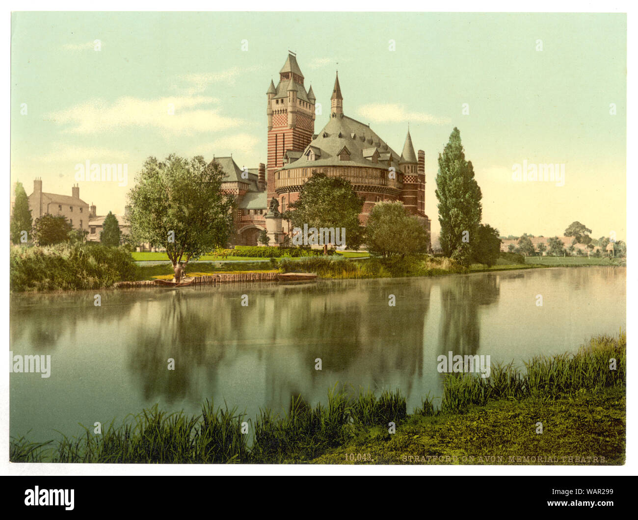 Detroit Publishing Company photochrom de Shakespeare Memorial Theatre, qui a brûlé en 1926. Pour l'enregistrement, Shakespeare's Memorial Theatre est le nom donné à la Bibliothèque du Congrès, la description des prises de Detroit Publishing Co., Catalogue, section des affaires étrangères J Detroit, Michigan : Detroit Publishing Company, 1905. L'photochrom lui-même l'appelle juste le Stratford sur Avon Memorial Theater et Shakespeare Memorial Theatre semble être l'usage le plus commun. Banque D'Images