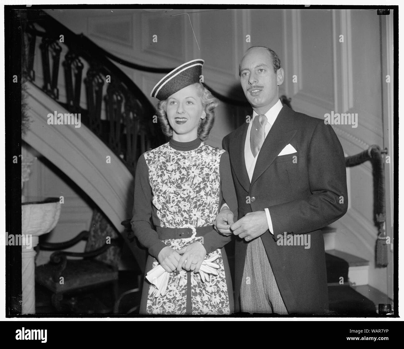 Mariage diplomatique. Washington, D.C., le 28 avril. Mlle Olga Patterson, fille de feu Guillermo Patterson y de Jauregui, ancien ambassadeur de Cuba vers les États-Unis, est devenu aujourd'hui la mariée de Erasto Villa, troisième secrétaire de l'ambassade d'Argentine. La cérémonie a été effectuée par le pasteur Joseph Dominic à la Chapelle des pères carmes le Banque D'Images Mariage diplomatique. Washington, D.C., le 28 avril. Mlle Olga Patterson, fille de feu Guillermo Patterson y de Jauregui, ancien ambassadeur de Cuba vers les États-Unis, est devenu aujourd'hui la mariée de Erasto Villa, troisième secrétaire de l'ambassade d'Argentine. La cérémonie a été effectuée par le pasteur Joseph Dominic à la Chapelle des pères carmes le Banque D'Images