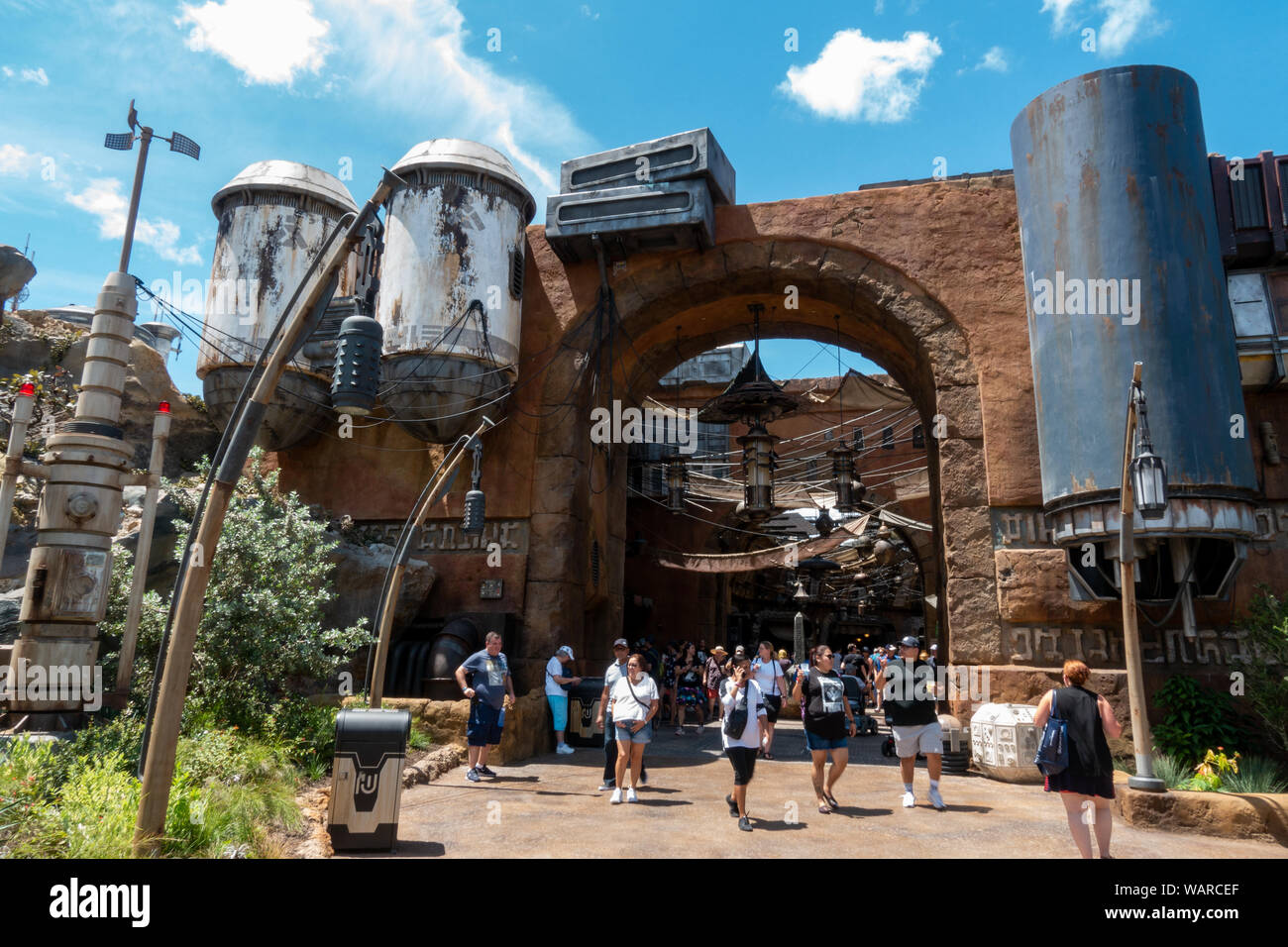 Orlando, FL/USA-8/20/19 : boutiques d'entrer dans le monde de Disney Studios Hollywood Star Wars Galaxy's Edge. Banque D'Images