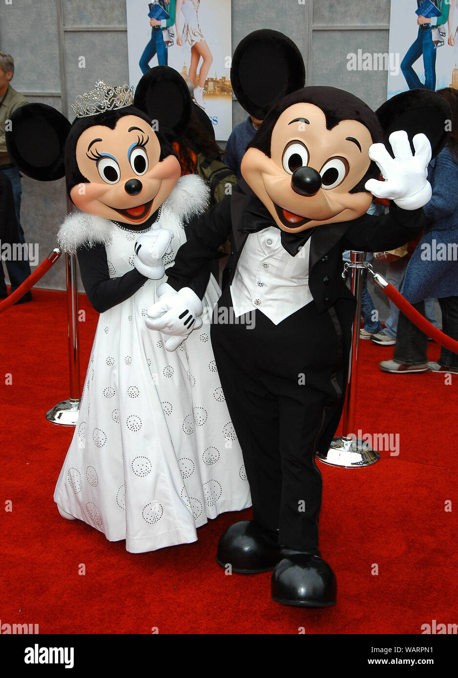 Minnie et Mickey Mouse à la première de Walt Disney Pictures' 'Ice  Princess' tenue à l'El Capitan à Hollywood, CA. L'événement a eu lieu le  Dimanche, Mars 13, 2005. Photo par :