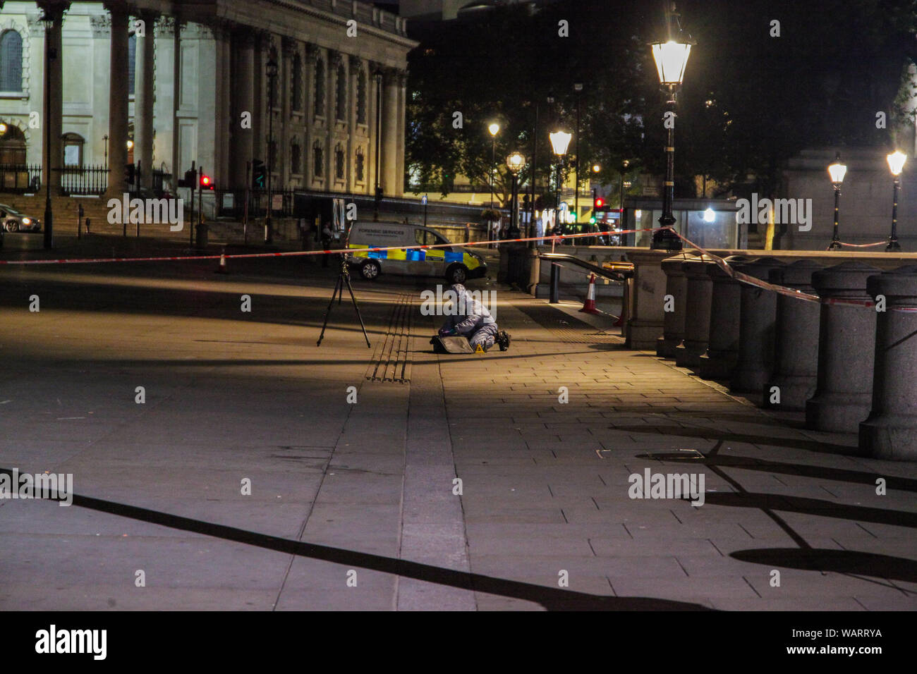 Londres, Royaume-Uni. Août 22, 2019. Scène de crime à la place de Trafalgar Square à Westminster après un coup de poignard dans la nuit de mercredi. Credit : Ollie Cole/Alamy Live News Banque D'Images