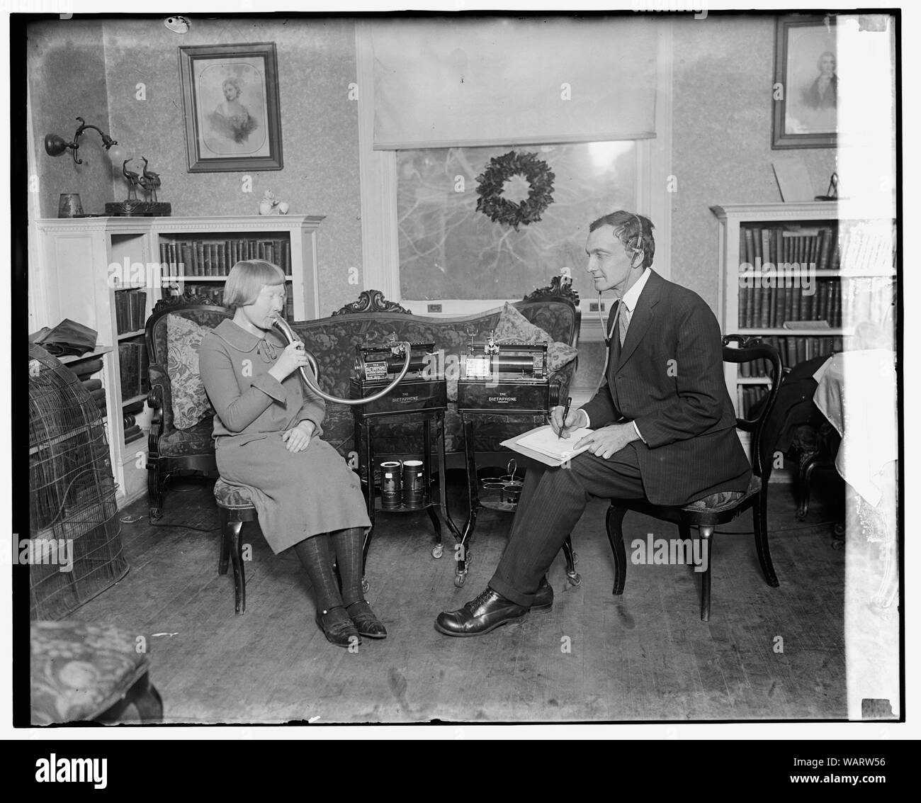 Dr J.P. Harrington de Smithsonian avec les Indiens Blancs, 12/31/24 Banque D'Images