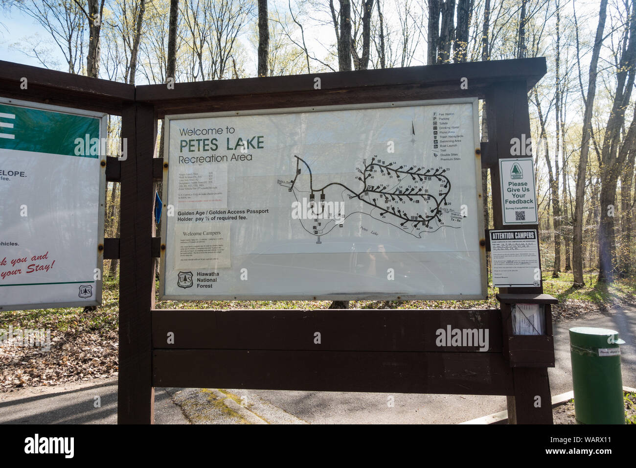 Panneau de bienvenue et la carte de la camping du lac Michigan, Petes Banque D'Images