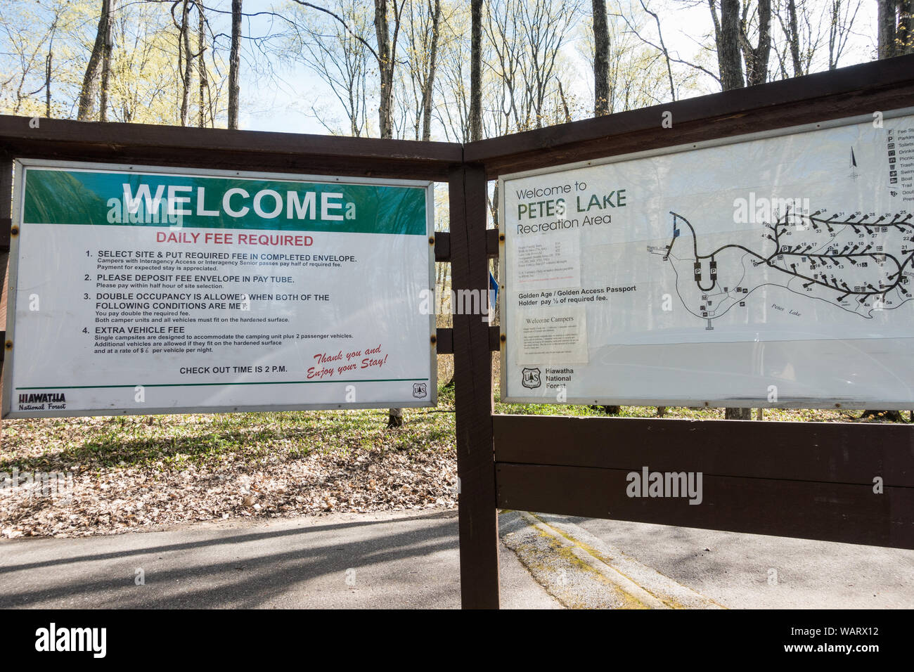 Panneau de bienvenue et la carte de la camping du lac Michigan, Petes Banque D'Images