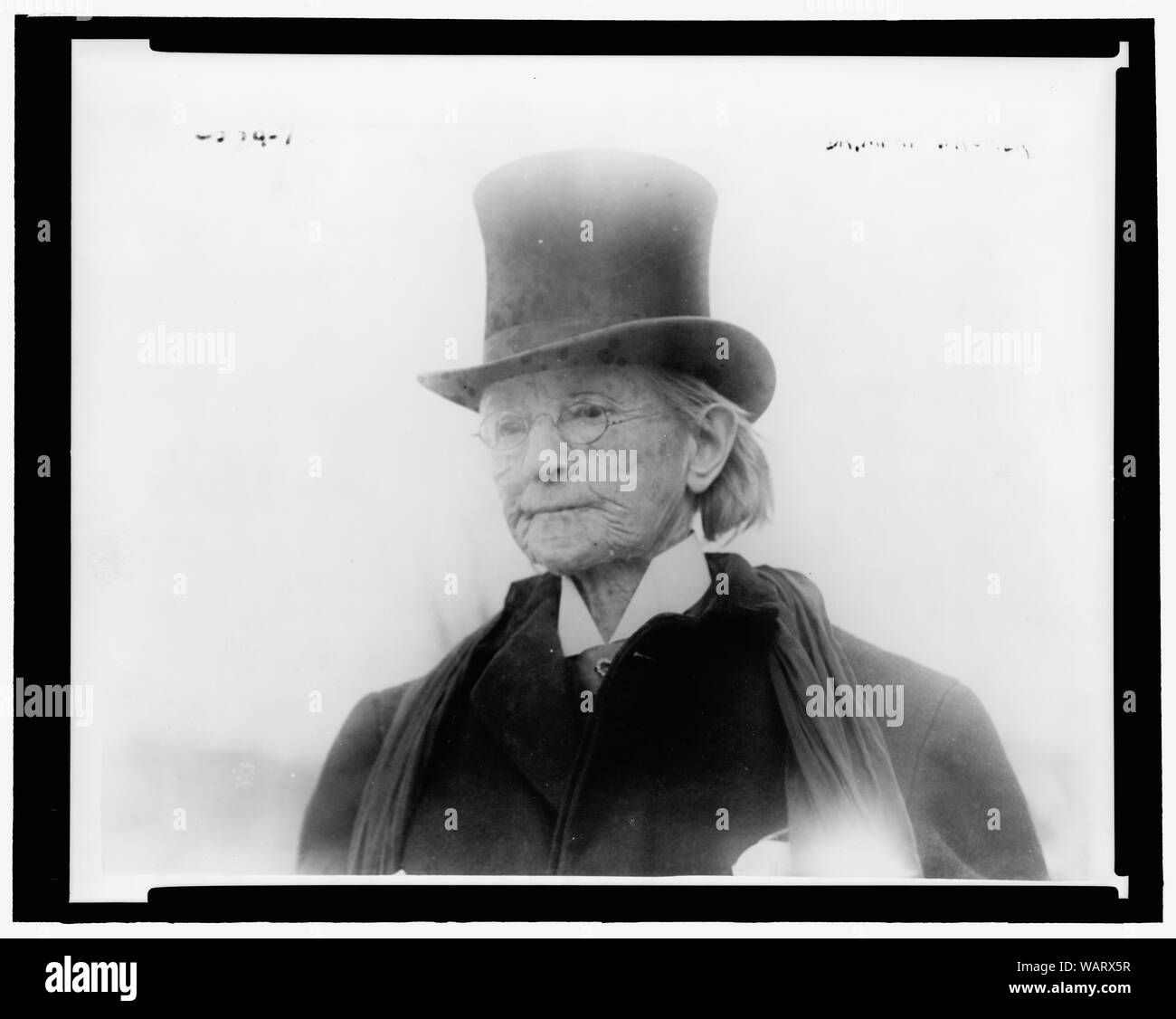 Le Dr Mary Edwards Walker, 1832-1919, tête-et-épaules portrait, face vers la gauche, le port de l'homme top hat et enduire Banque D'Images