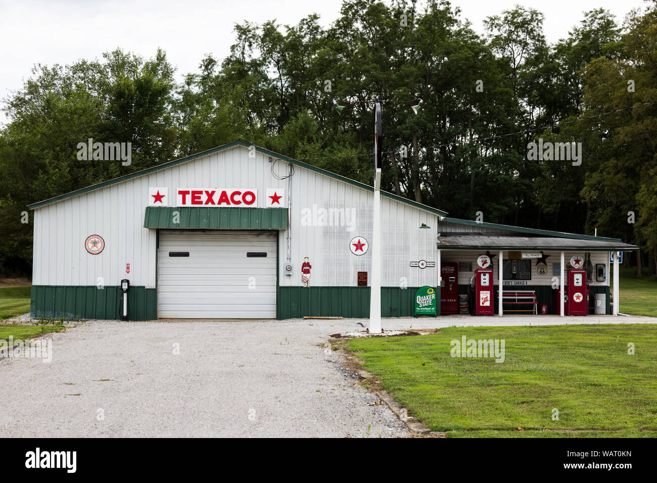 DeKalb Comté d'un homme ressemble à un garage station service Texaco emblématique sur une propriété près de Spencerville, Indiana, USA. Banque D'Images