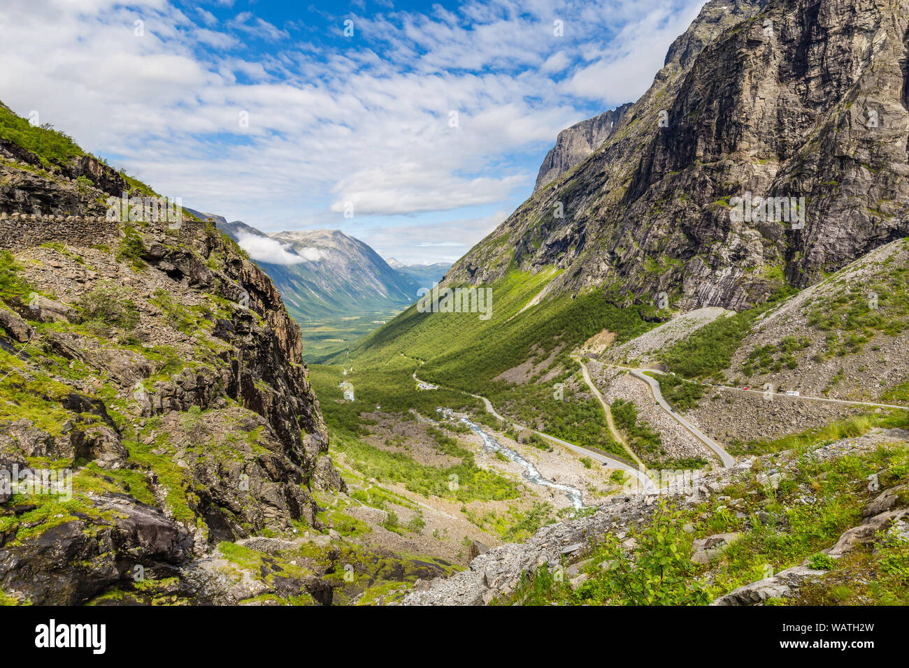 Vue montagne Trollstigen et passer le long de la route panoramique nationale Trollstigen Geiranger More og Romsdal comté en Norvège Banque D'Images