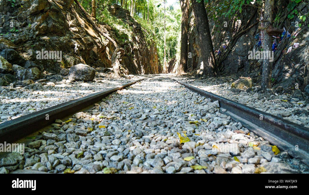 Kanchanaburi est une ville dans l'ouest de la Thaïlande. Il est connu pour le chemin de fer de la mort, construit pendant la Seconde Guerre mondiale. Banque D'Images