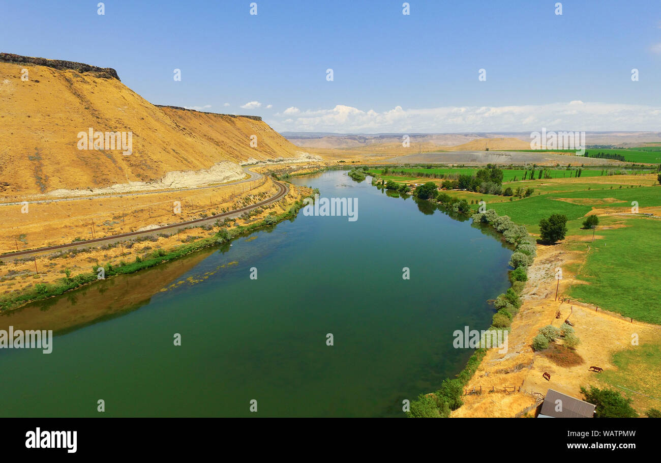 Vue aérienne de la rivière Snake se plie autour de bluffs et de terres agricoles dans la région de Glenn's Ferry Florida USA Banque D'Images