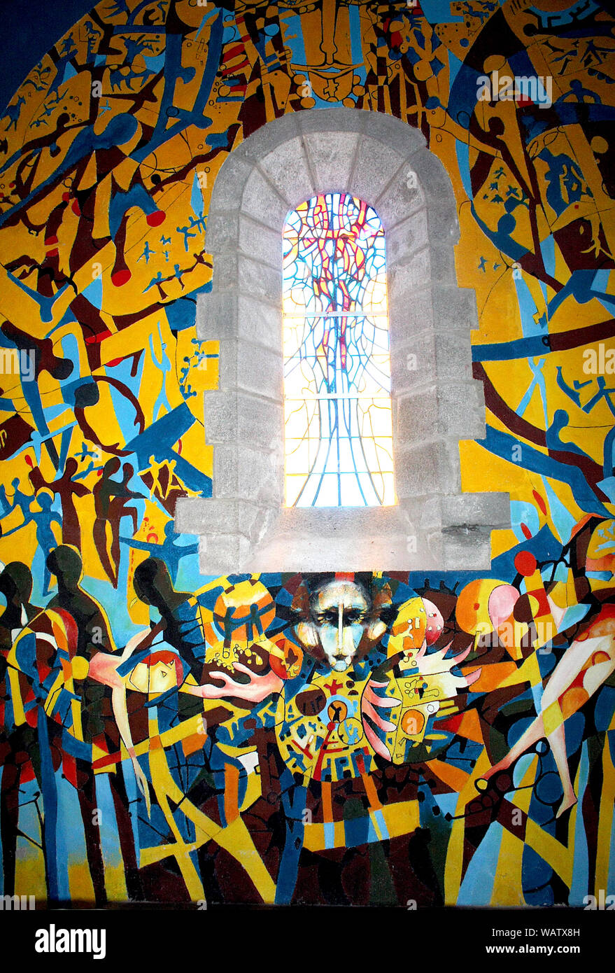 Peinture murale par Gabriel Chabrat, à l'église de Sous-Parsat, Creuse, Limousin, France. La naissance du monde (près du sommet), Dieu et l'homme, le temps et l'esprit Banque D'Images