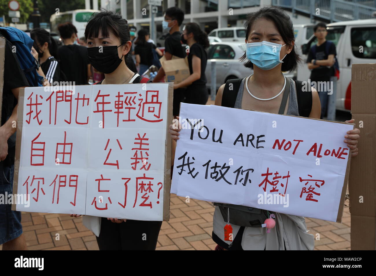 Hong Kong. Août 22, 2019. 22 août 2019. Hong Kong les élèves du secondaire en protestation contre le projet de loi d'extradition centre de Hong Kong. Des centaines d'études secondaires se sont réunis pour un rassemblement dans le soleil brûlant à l'appui de la loi de lutte contre l'extradition des protestations qui ont été continu tout au long de Hong Kong au cours des deux derniers mois. Crédit : David Coulson/Alamy Live News Banque D'Images