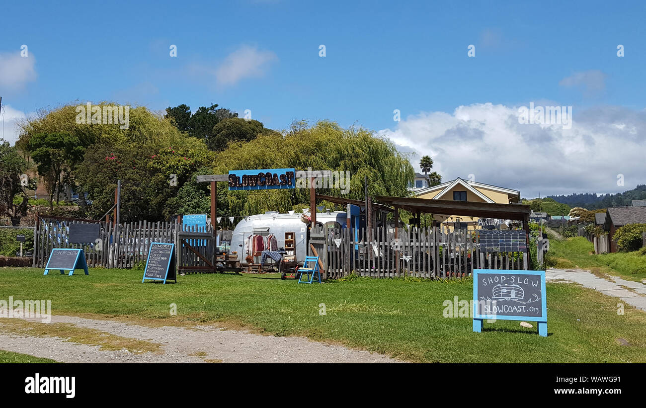 22 mai 2016 : Autoroute de la côte Pacifique, en Californie. Un shop onlong la côte nord de la Californie appelée slowcoast. Banque D'Images