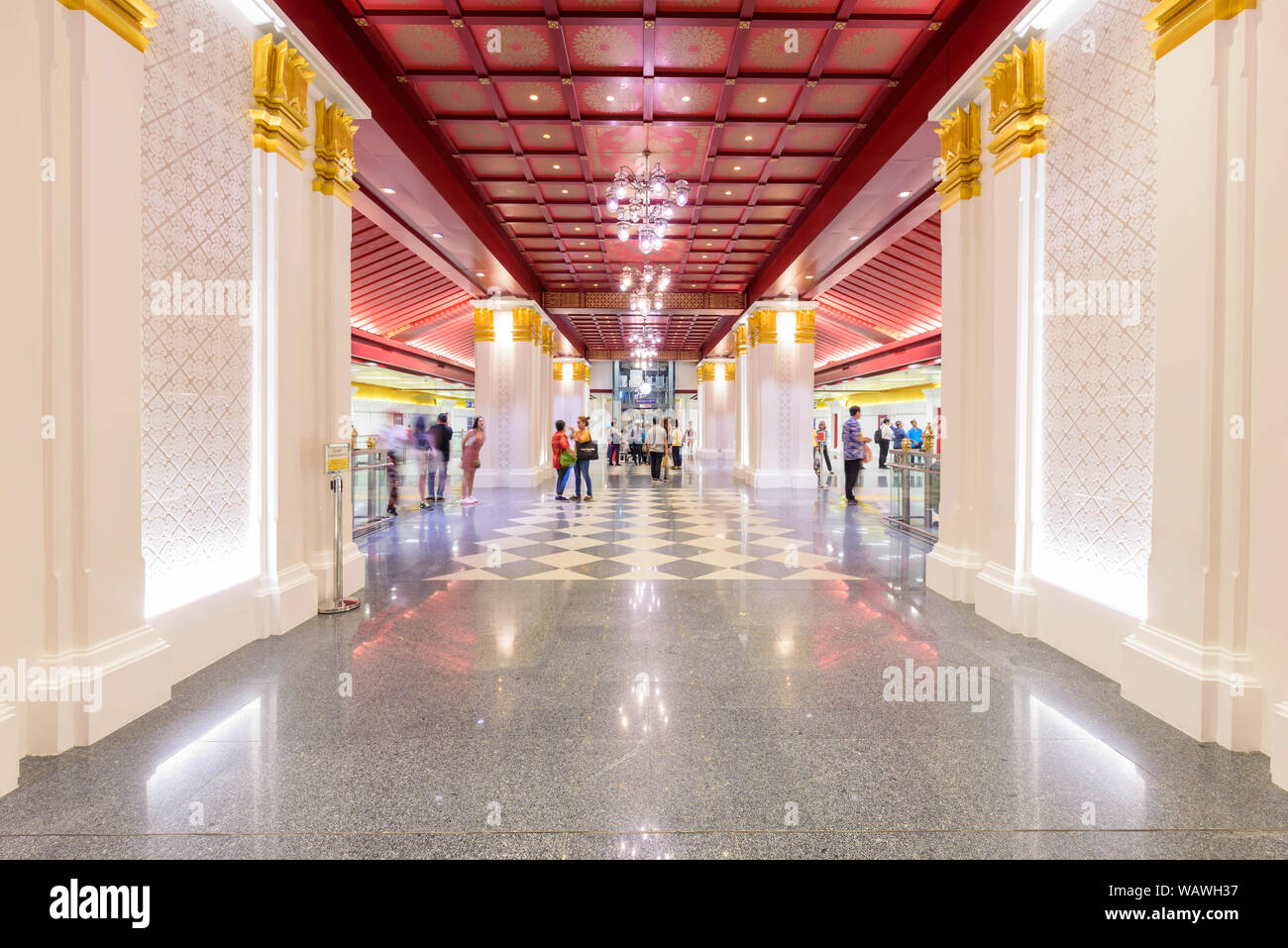 Bangkok , Thaïlande - 16 août, 2019 : Belle architecture design intérieur de style thaï, Sanamchai gare de train MRT Banque D'Images